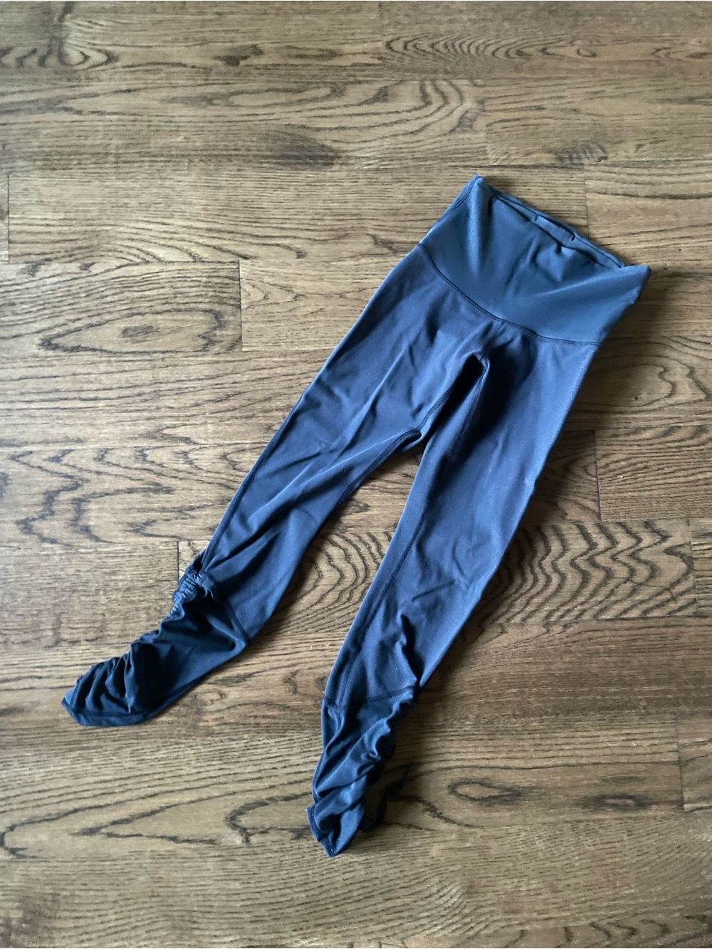 Lululemon High-Waist Athletic Leggings in Slate Blue with ruched ankles - Size 6